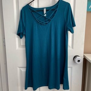 Blue/green tunic top with neck detail